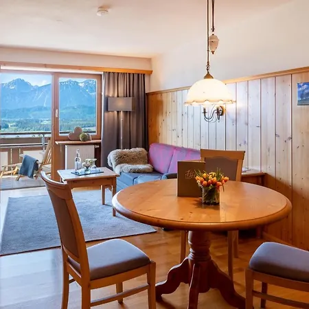 Hartungs Hoteldorf מלון 3*