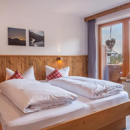 Hartungs Hoteldorf מלון