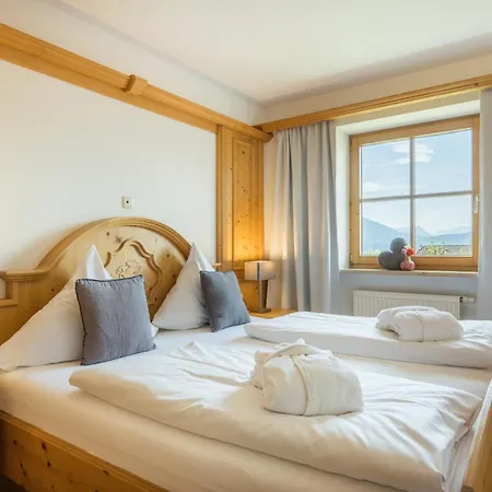 Hartungs Hoteldorf מלון
