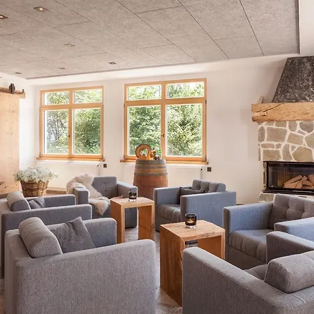 Hartungs Hoteldorf מלון
