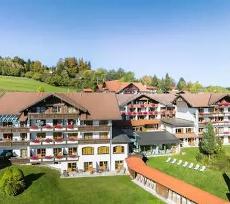 מלון Hartungs Hoteldorf 3*
