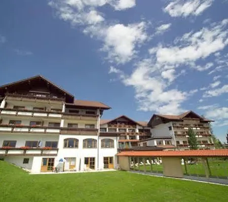 מלון Hartungs Hoteldorf 3*