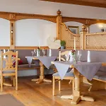 Hotel Hartungs Hoteldorf 3*