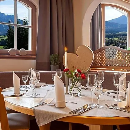Hotel Hartungs Hoteldorf 3*