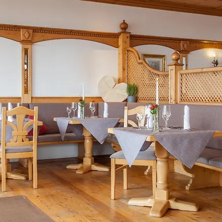 Отель Hartungs Hoteldorf 3*
