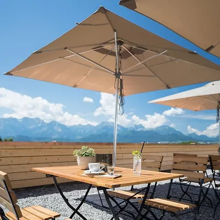 Hartungs Hoteldorf فندق